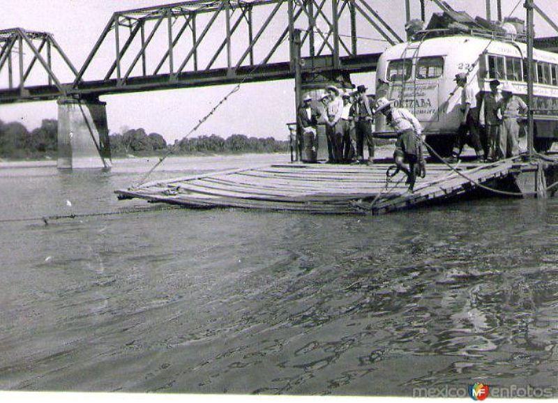 Fotos de Loma Bonita, Oaxaca: Trazando Nueva carretera en 1953