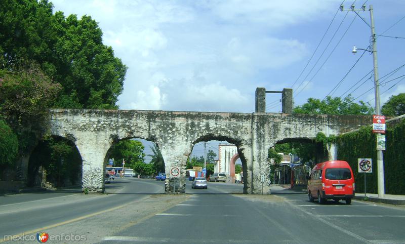 Fotos de Los Arcos, Morelos: Acueducto de la ex-hacienda de San Carlos. Los Arcos, Morelos. Junio/2011