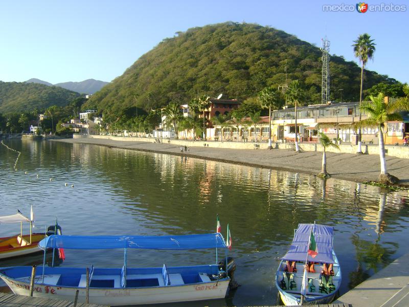 Fotos de Chapala, Jalisco: Malecón y restaurantes en el Lago de Chapala. Noviembre/2011