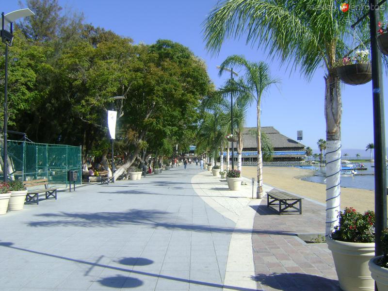 Fotos de Chapala, Jalisco: Malecón del Lago de Chapala y el Restaurante 