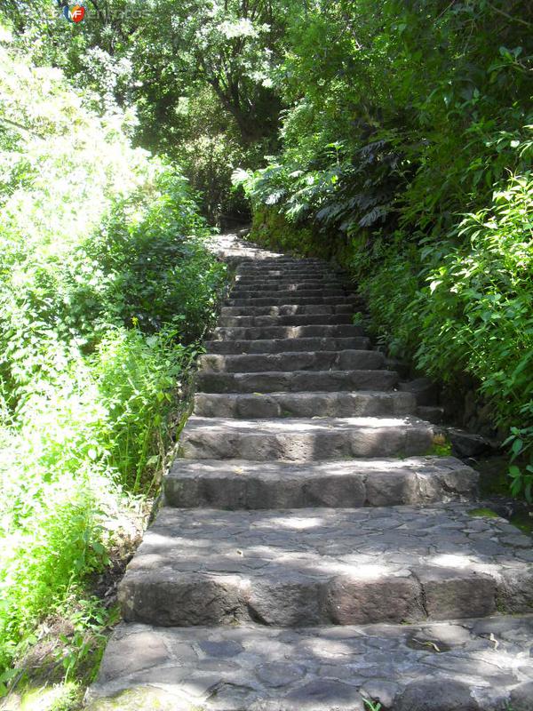 Fotos de Malinalco, México: Escalinatas a la zona arqueologica