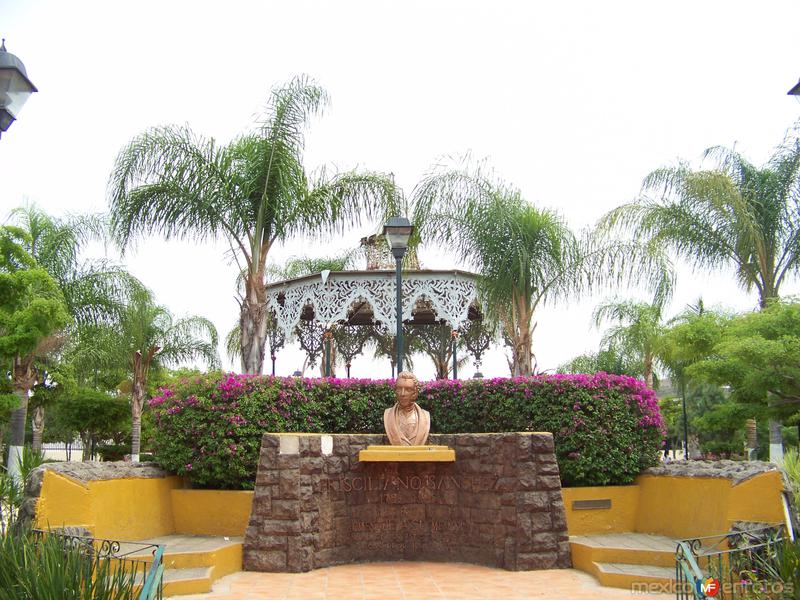 Fotos de Ahuacatlán, Nayarit: MONUMENTO A: PRISCILIANO SANCHEZ