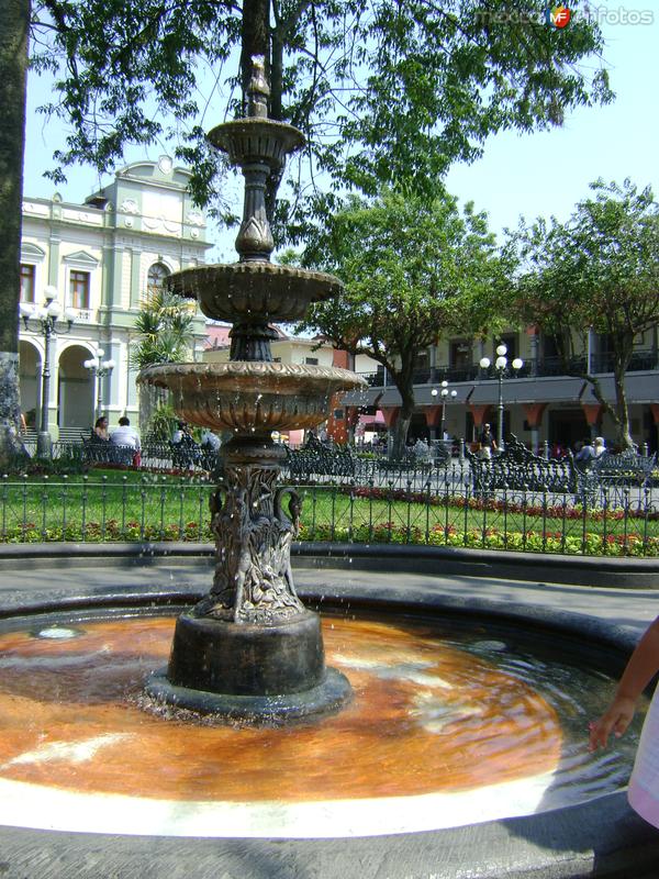 Fotos de Córdoba, Veracruz: Fuente de hierro forjado. Córdoba, Veracruz. Abril/2012