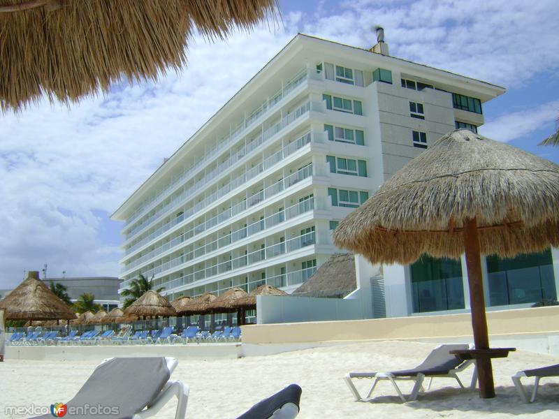 Fotos de Cancún, Quintana Roo: Infraestructura Hotelera en Punta Cancún. Abril/2012