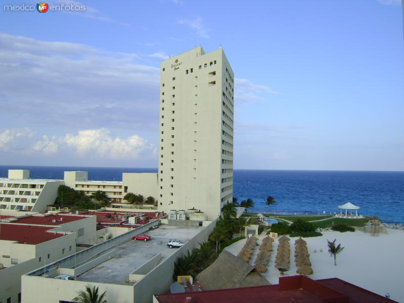 Fotos de Cancún, Quintana Roo: Infraestructura hotelera en Punta Cancún. Abril/2012