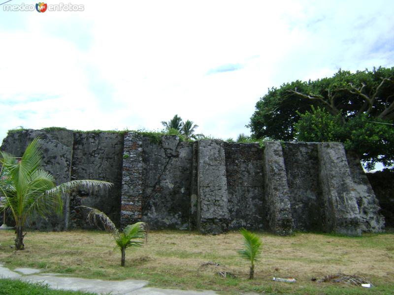 Fotos de Antón Lizardo, Veracruz: Ruinas del antiguo fuerte. Antón Lizardo. Julio/2012