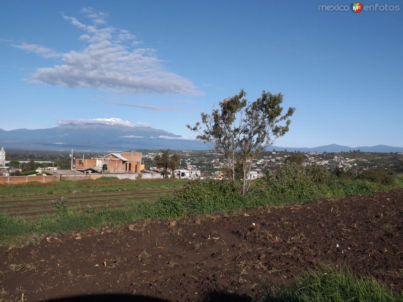 Fotos de San Juán Huactzinco, Tlaxcala: Panorámica de Huactzinco y el Iztacíhuatl. Julio/2012