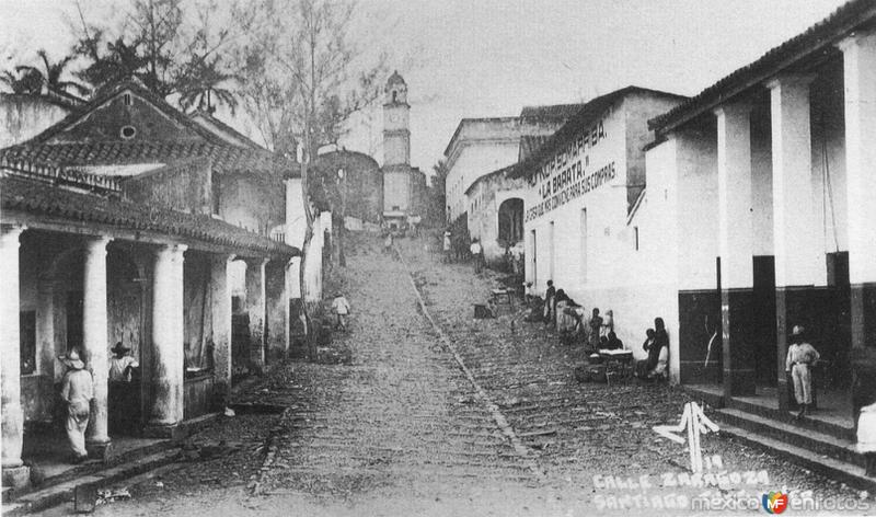 Fotos de Santiago Tuxtla, Veracruz: Santiago Tuxtla, Calle Zaragoza al fondo Parroquia del Sagrado Corazón de Jesús