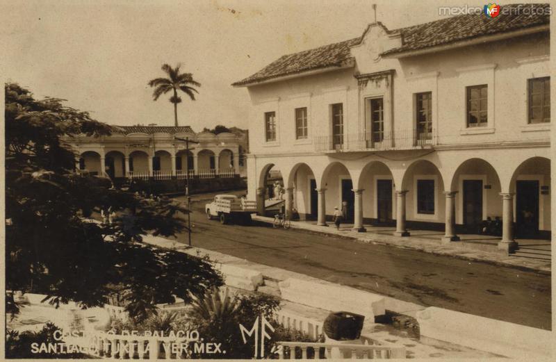 Fotos de Santiago Tuxtla, Veracruz: 1955. Palacio Municipal y Antiguo Hotel Castellanos ahora Mesón de Santiago