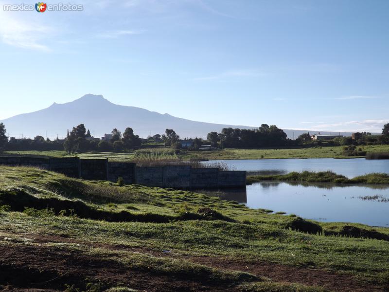 Fotos de Santa María Acuitlapilco, Tlaxcala: Amanecer en la Laguna de Acuitlapilco y el Volcán La Malinche