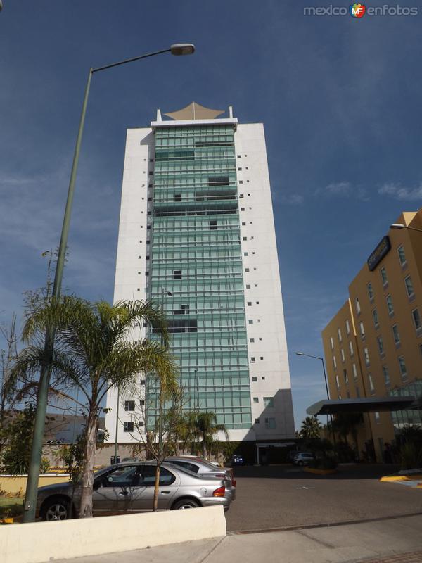 Fotos de Irapuato, Guanajuato: Edificos en Villas de Irapuato. Noviembre/2012