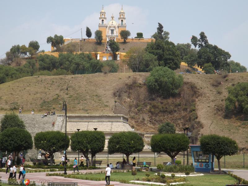 Fotos de Cholula, Puebla: Pirámide de Cholula y el Templo de los Remedios. Mayo/2013