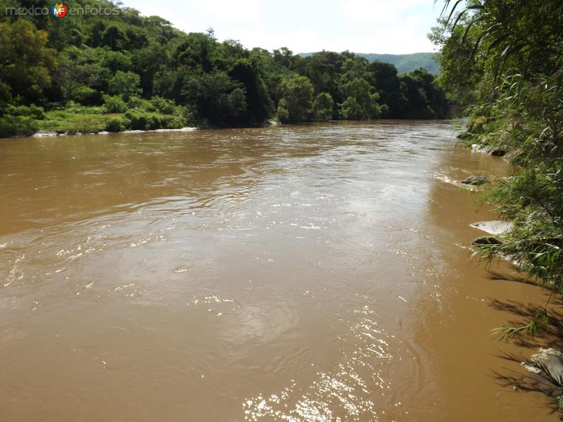 Fotos de Coaxitlán, Morelos: El caudaloso Río Amacuzac desde Los Manantiales. Julio/2013