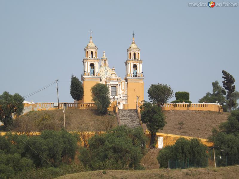 Fotos de Cholula, Puebla: Templo de los Remedios sobre la pirámide de Cholula. Mayo/2013