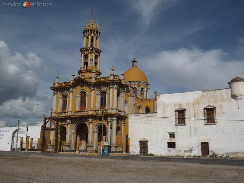 Fotos de San Antonio Limón, Veracruz: Original arquitectura de la parroquia de San Antonio Limón. Julio/2013