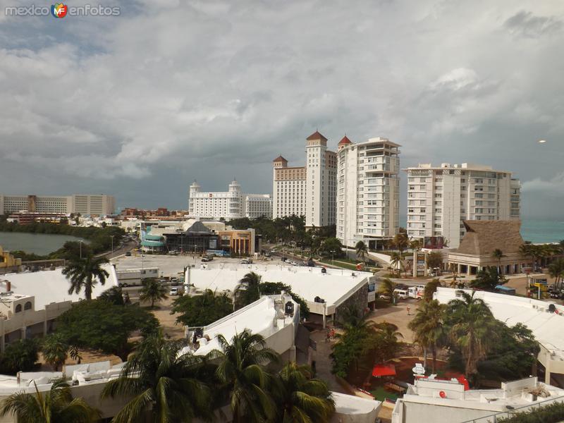 Fotos de Cancún, Quintana Roo: La zona hotelera y plaza Caracol. Noviembre/2013