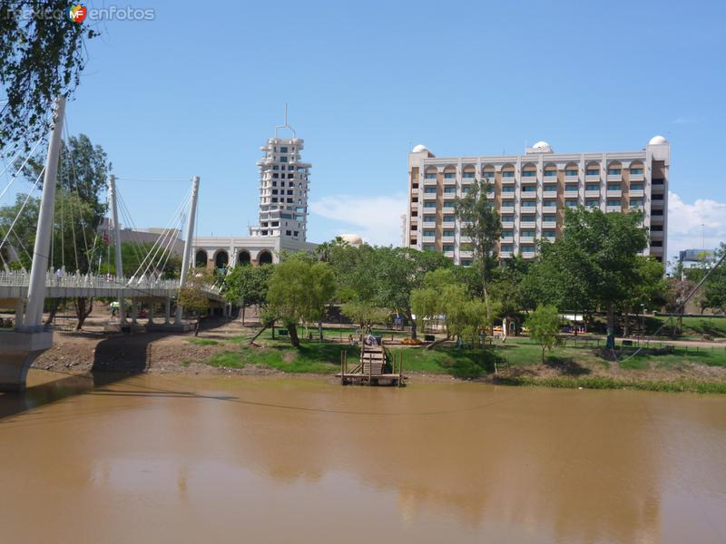 Fotos de Culiacán, Sinaloa: Forum y rio diurnos.