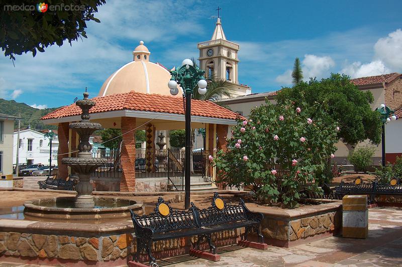 Fotos de Jilotlán De Los Dolores, Jalisco: Templo, Presidencia y Jardín