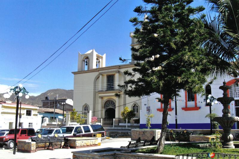 Fotos de Jilotlán De Los Dolores, Jalisco: Templo, Presidencia y Jardín