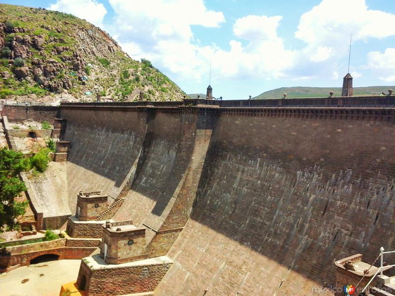 Fotos de Presa De San José, San Luis Potosí: La cortina de la presa.