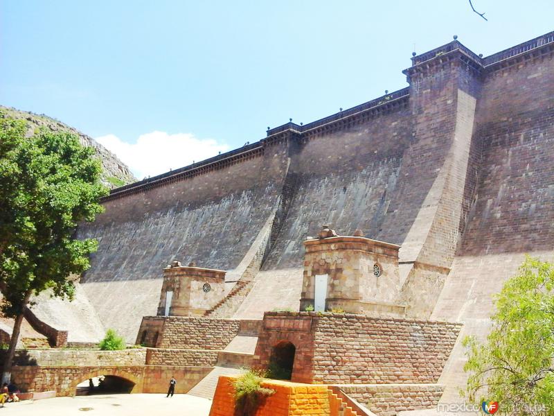 Fotos de Presa De San José, San Luis Potosí: La cortina de la presa.