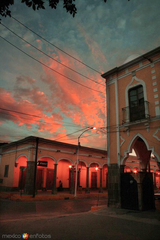 Fotos de Sayula, Jalisco: Hermoso atardeser, en la plaza de armas de Sayula, Foto Marty Pereztroiko