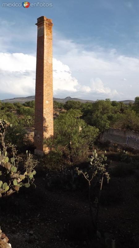 Fotos de Mineral De Pozos, Guanajuato: El chacuaco de la Mina de Santa Brígida. Abril/2014