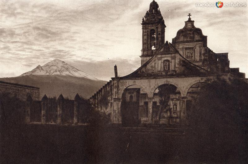 Fotos de Ozumba, México: Ozumba con el Popocatépetl al fondo (circa 1920)