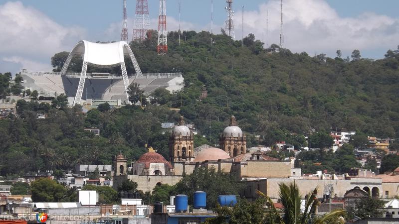 Fotos de Oaxaca, Oaxaca: Auditorio de la Guelaguetza y el cerro del Fortín. Julio/2014