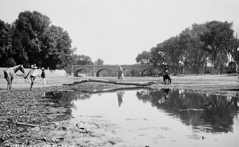 Fotos de Lagos De Moreno, Jalisco: El río, cerca de Lagos (por William Henry Jackson, c. 1888)