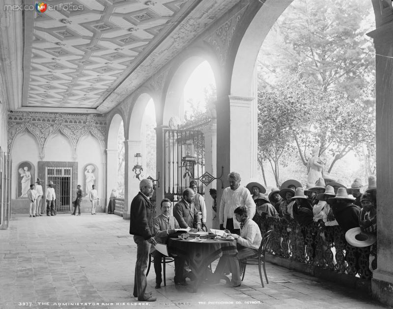 Fotos de Villa Hidalgo, San Luis Potosí: Administrador de San Luis y oficiales en la Hacienda de Peotillos (circa 1888)