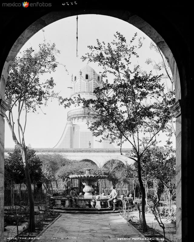 Fotos de Villa Hidalgo, San Luis Potosí: Patio de la Hacienda de Peotillos (circa 1888)