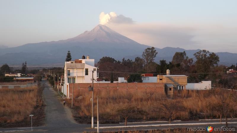 Fotos de Tlayecac, Morelos: Volcán Popocatépetl con fumarola. Marzo/2015