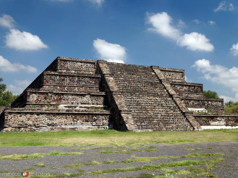 Fotos de Teotihuacán, México: Edificios en la Plaza de la Luna