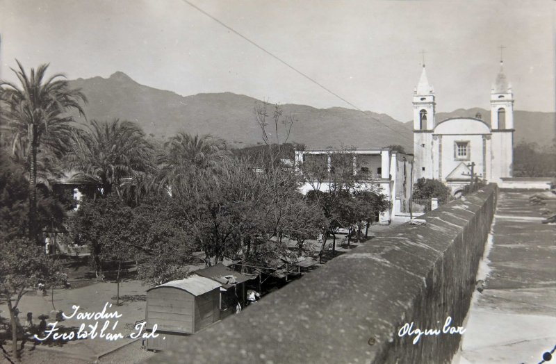 Fotos de Tecolotlán, Jalisco: JARDIN E IGLESIA