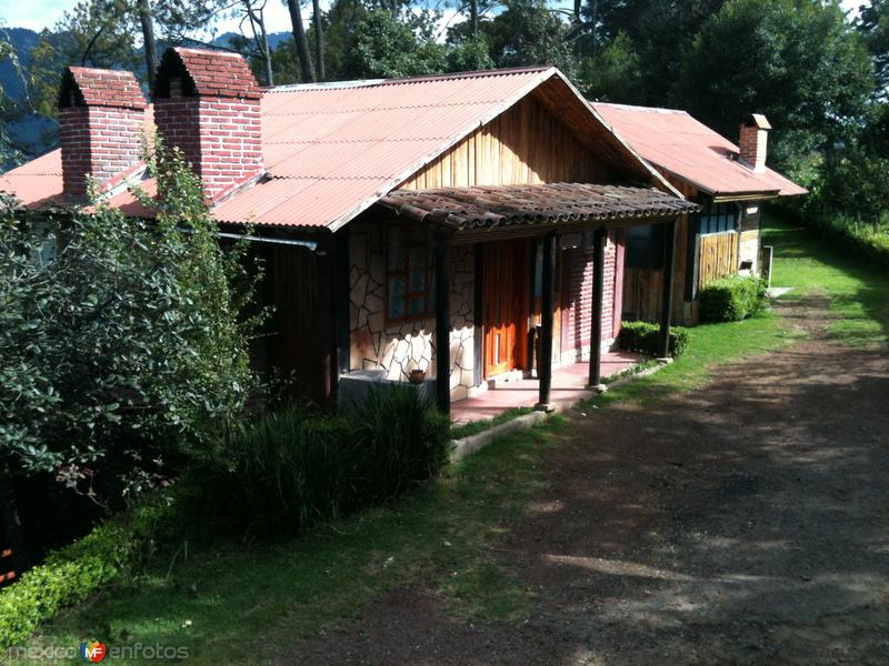 Fotos de Zacatlán, Puebla: Cabañas típicas de Zacatlán. Agosto/2015