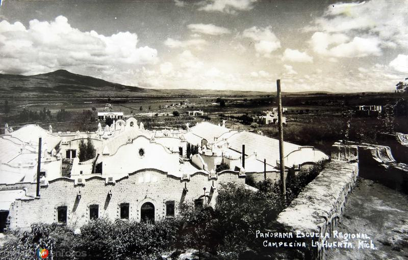 Fotos de La Huerta, Michoacán: PANORAMA Y ESCUELA REGIONAL