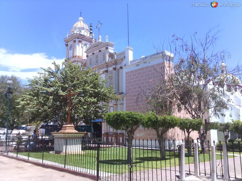 Fotos de Huitzuco De Los Figueroa, Guerrero: Parroquia de Santiago Apostol siglo XVIII. Marzo/2016