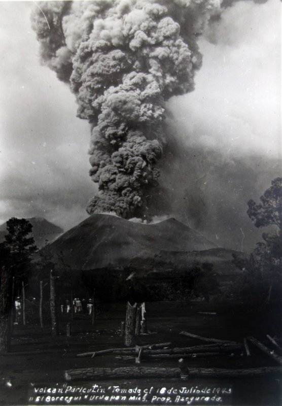 Fotos de Paricutín, Michoacán: Volcan Paricuti Tomada el dia 16 de Julio de 1943