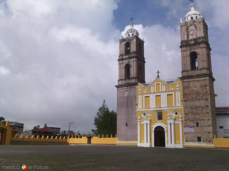 Fotos de Tlatlauquitepec, Puebla: Atrio y ex-convento franciscano del siglo XVI. Julio/2016