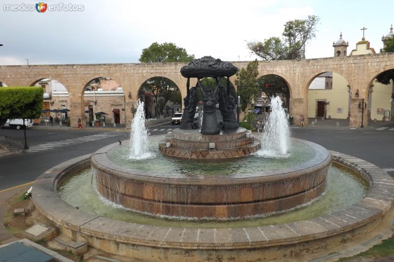 Fotos de Morelia, Michoacán: Fuente de Las Tarascas y el acueducto de Morelia. Marzo/2016