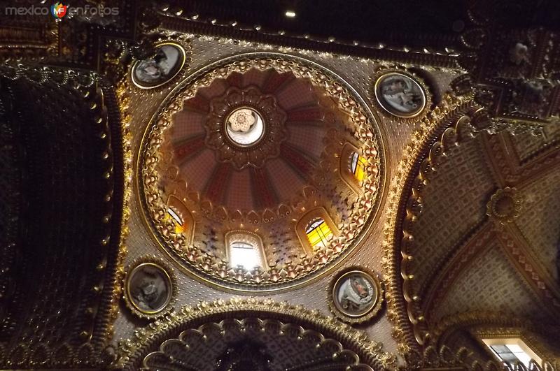 Fotos de Morelia, Michoacán: Interior de la cúpula del Templo de la Virgen de Guadalupe. Marzo/2016