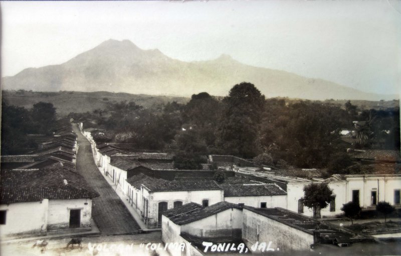 Fotos de Tonila, Jalisco: El Volcan de Colima visto desde Tonila Jalisco ( Fechada el dia 16 de Diciembre de 1929 )