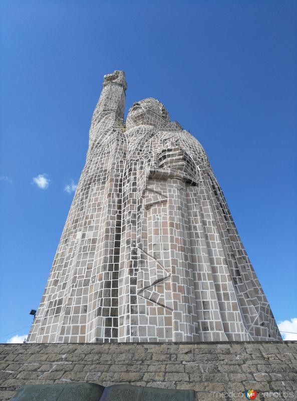 Fotos de Janitzio, Michoacán: Estatua de Morelos