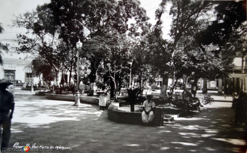 Fotos de Papantla, Veracruz: Vida Cotidiana en la Plaza