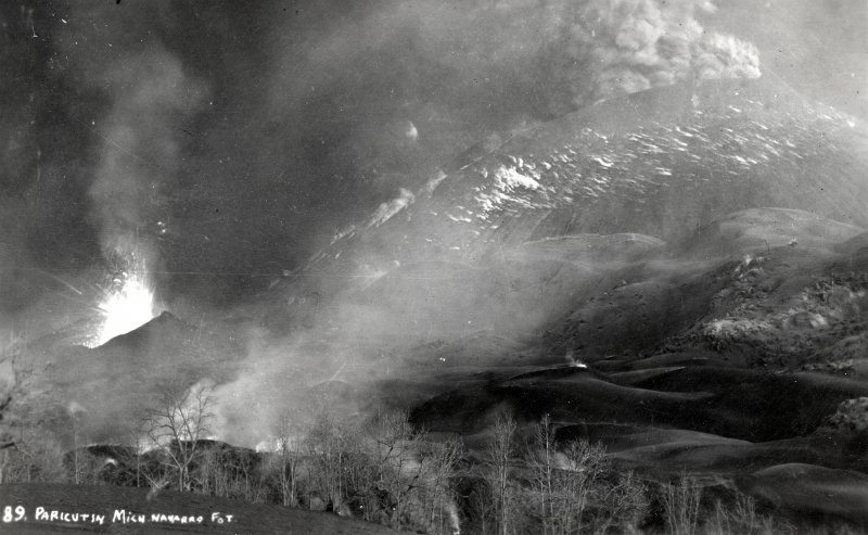 Fotos de Paricutín, Michoacán: Volcán Paricutín en erupción