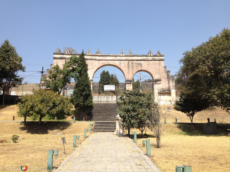 Fotos de Tepeyanco, Tlaxcala: Arcos de la entrada al ex-convento de San Francisco (siglo XVI). Febrero/2017