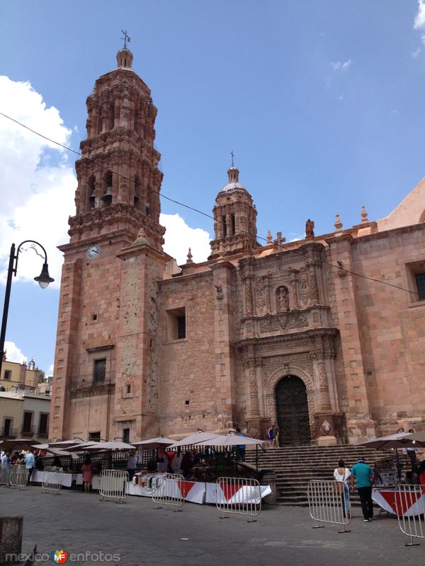 Fotos de Zacatecas, Zacatecas: Vista lateral de la Catedral de Zacatecas. Abril/2017