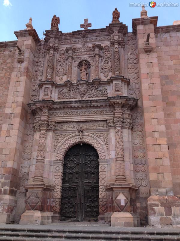 Fotos de Zacatecas, Zacatecas: Puerta lateral de la Catedral de Zacatecas. Abril/2017