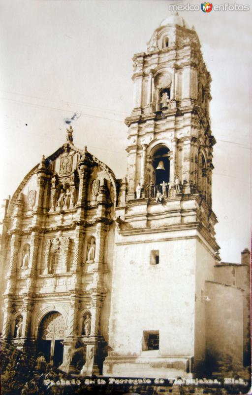 Fotos de Tlalpujahua De Rayón, Michoacán: Fachada de la Parroquia.